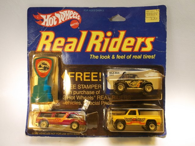 Rare 1984 Hot Wheels Real Riders Set Bug MOC: Very rare Real Riders Set, they are mint on card, but the bubble shell has cracked in several places as shown, cars are in mint condition, sells for $90-$100 regularly on ebay