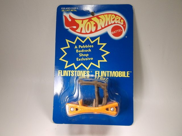 Scarce 1994 Hot Wheels Flintstones Flintmobile MOC: .