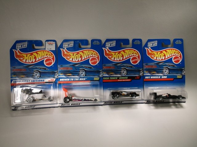 1976 Hot Wheels Take Along Train With Sealed tracks: Titled date is what appears on the back of the package