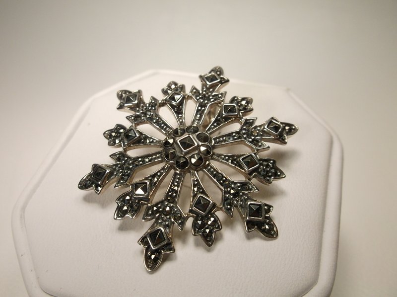Gorgeous Sterling Silver Marcasite Pendant: .