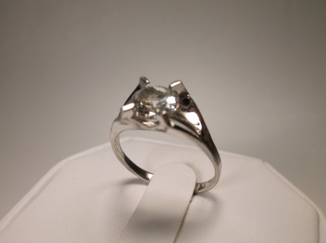 Nice Sterling Silver CZ Wedding Ring Size 7: .