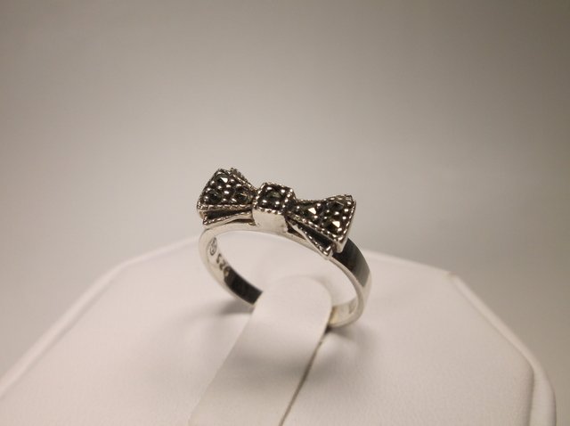 Nice Sterling Silver Marcasite Ring Size 6: .
