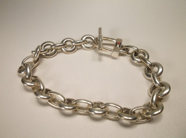 Nice Tommy Hilfiger Silver Bracelet: .