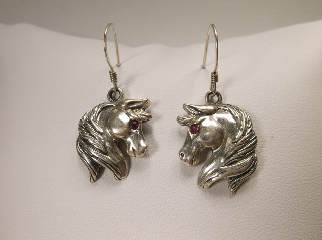 Nice Sterling Silver Horse Earrings Ruby Eyes: .