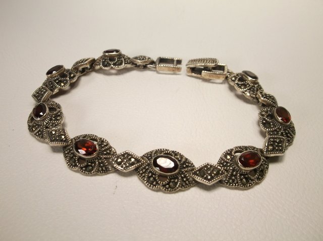 Nice Sterling Silver Garnet marcasite Bracelet: .