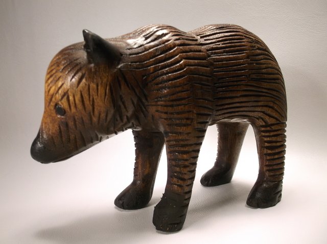 Nice 8" Hand Carved Wood Grizzly Bear: .