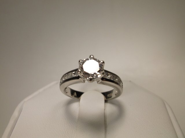 Beautiful Sterling Silver CZ Wedding Ring 6.5: .