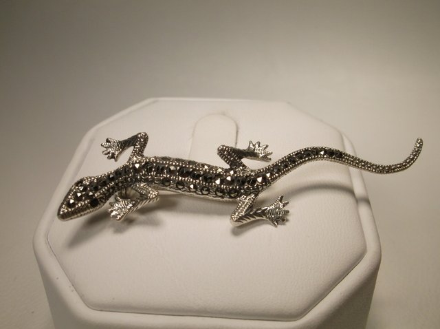 Nice Sterling Silver Marcasite Lizard Brooch: .