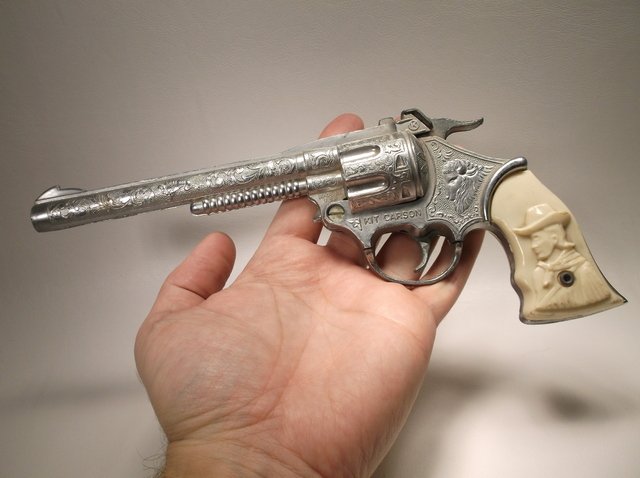 Nice 1950s Antique Kilgore Kit Carson Cap Gun: very nice cap gun