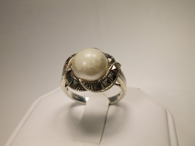 Nice Sterling Silver Marcasite Ring 8.5: .