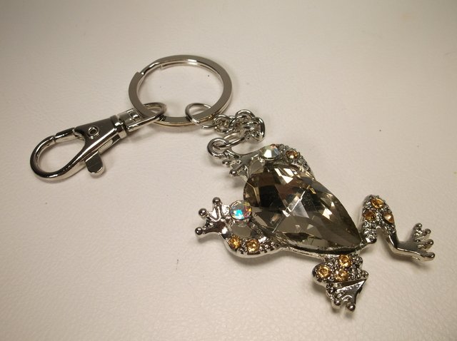 Nice Rhinestone Frog Keychain Holder: .