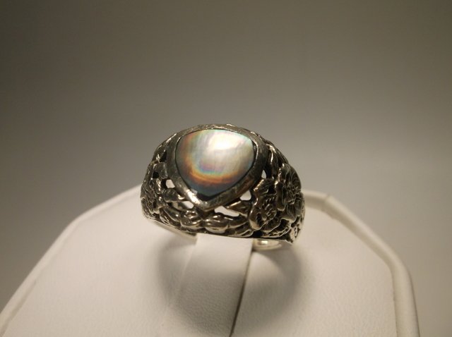Beautiful Sterling Silver Abalone Ring 7: .