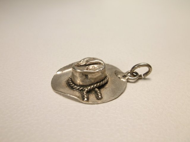 Nice Vintage Sterling Silver Cowboy Hat Charm: .