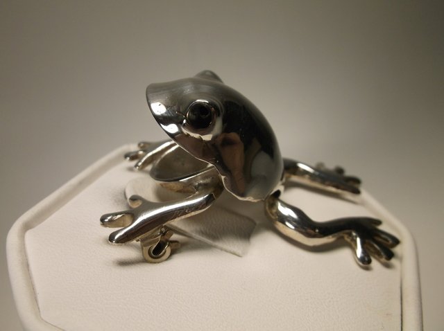 Nice Heavy Sterling Silver Frog Brooch Large: .