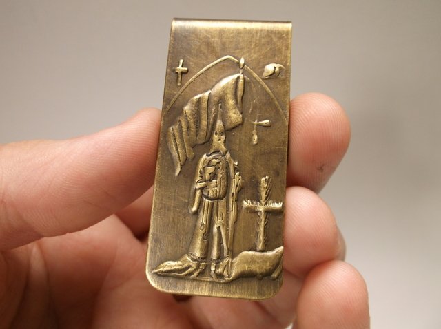 KKK Ku Klux Klan Hooded Man Money Clip: .
