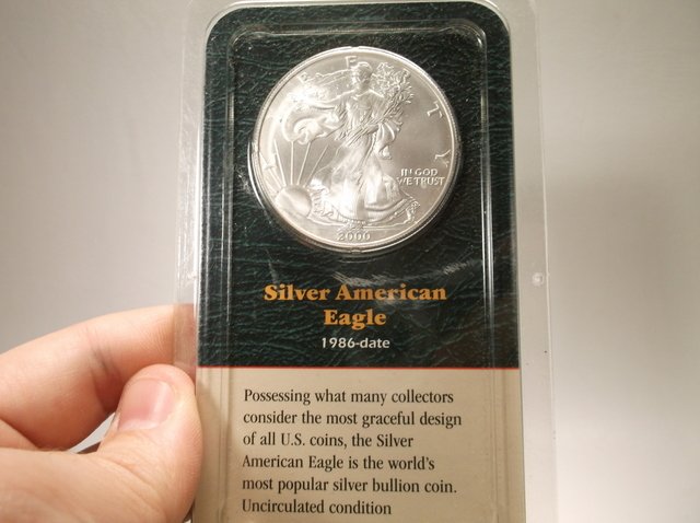 2000 US 1 oz Fine Silver Flying Eagle Coin: .