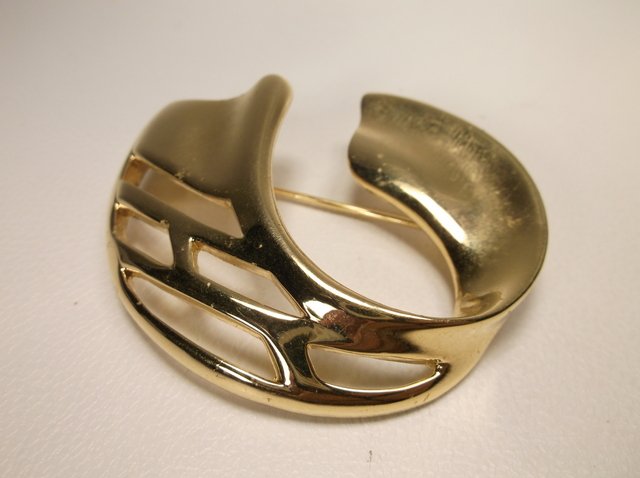 Nice Marcella Saltz Trifari Brooch: .