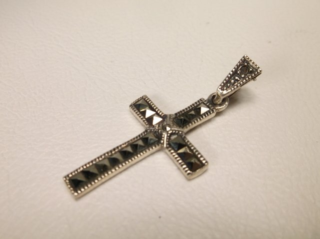 Nice Sterling Silver marcasite Cross Pendant: .