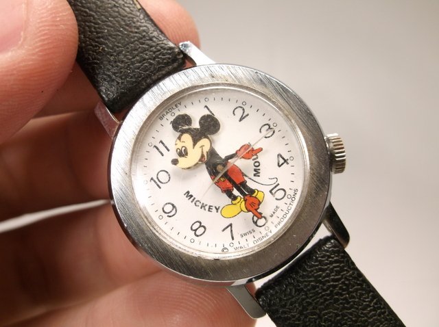 Vintage Mickey Mouse Wristwatch: not winding, may need repair