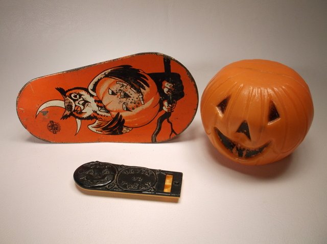 Antique Tin & More Halloween Toys: .