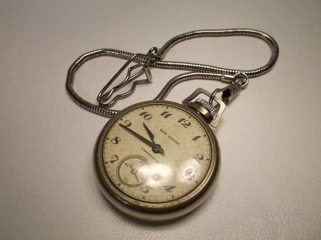 Old New Haven Pocket Watch: runs and works