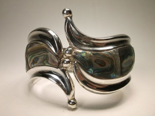 Beautiful Huge Sterling Silver Abalone Bracelet: very heavy, nice bracelet