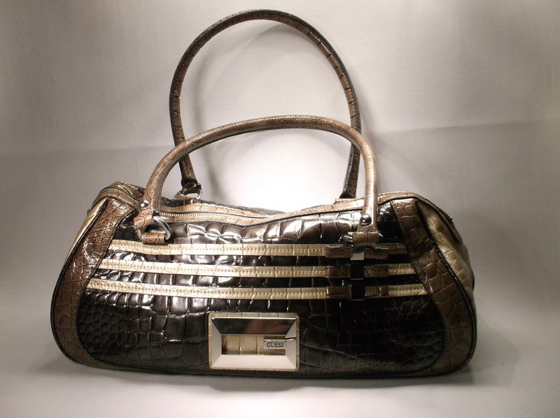 Large Guess Handbag purse: .