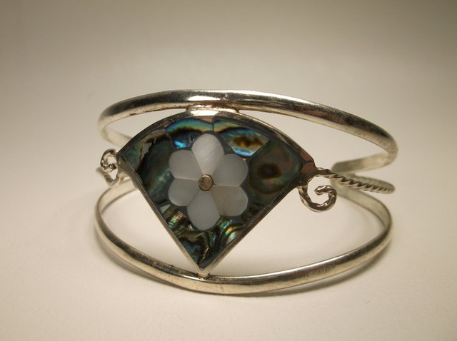 Nice Southwestern Abalone Inlay Bracelet: .