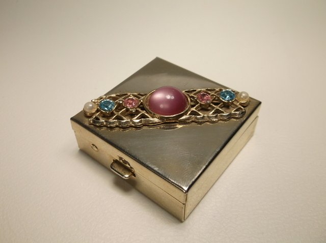 Nice Vintage Rhinestone Pill Box: .
