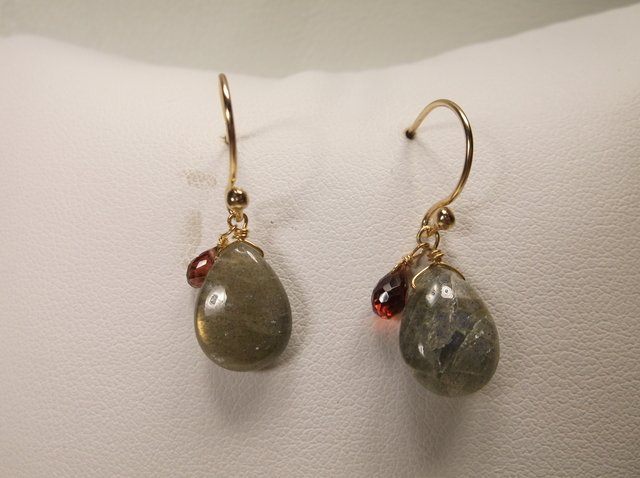 Nice Sterling Silver Abalone Garnet Earrings: .