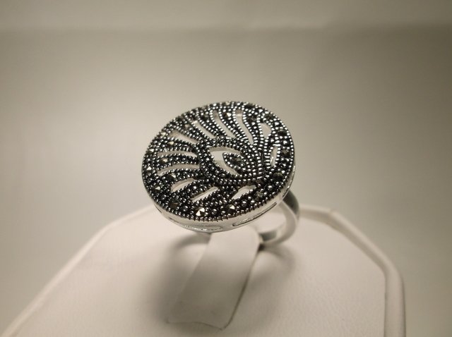 Nice Le Vieux Swarovski Marcasite Ring 8: .