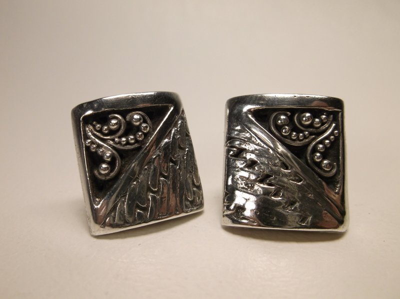 Beautiful Lois Hill Sterling Silver ornate Earrings: Very nice Signed Designer Lois Hill