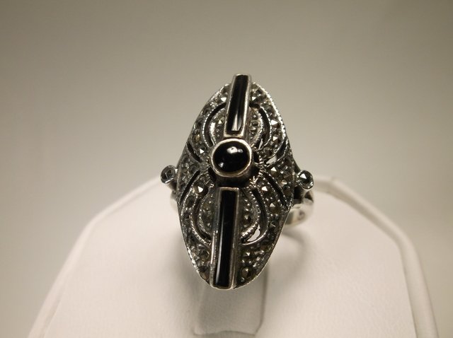Gorgeous Sterling Silver Onyx marcasite Ring 7.5: .