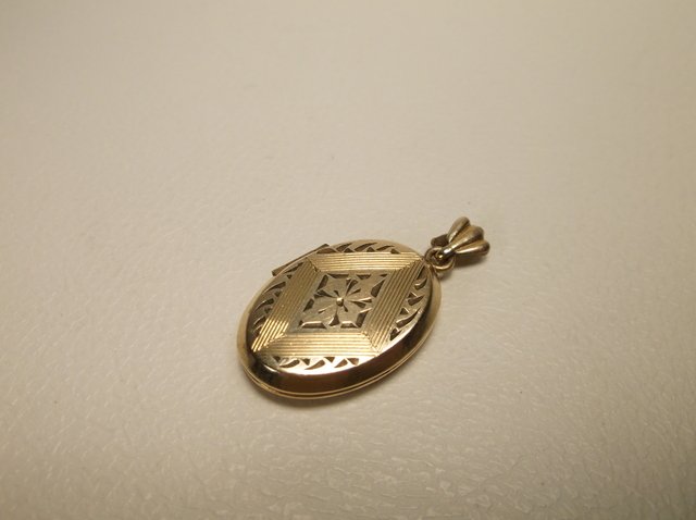 Nice Antique 14kt Gold Filled Locket Pendant: .