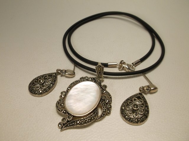 Nice Sterling Silver Marcasite Necklace Earrings: .