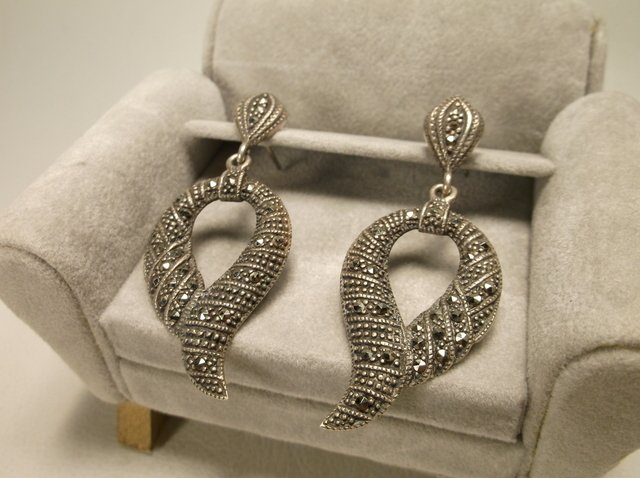 Beautiful Sterling Silver Marcasite Earrings: .