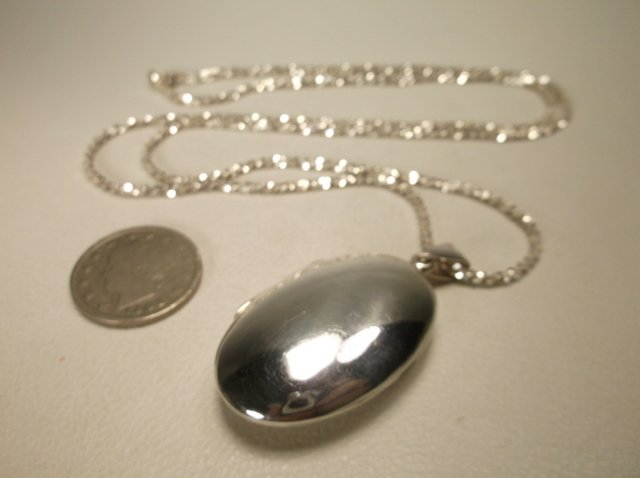 Beautiful Large Sterling Silver Locket Necklace: .