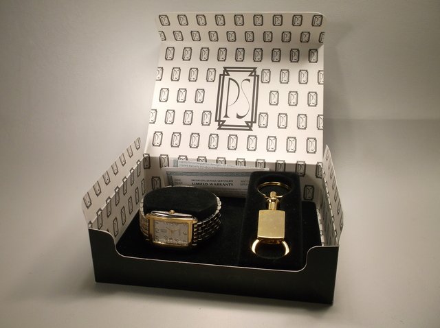 Nice Wristwatch & Keychain Set New: works great