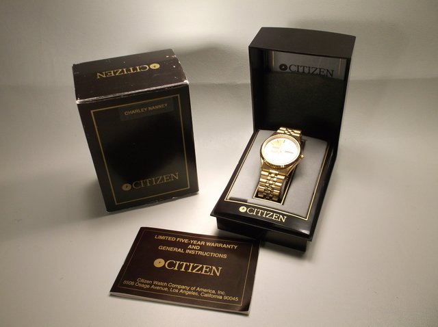 Never Used Vintage Citizen Wristwatch In Box: never used mens citizen wristwatch in box, perfect condition, works perfect, needs a new battery