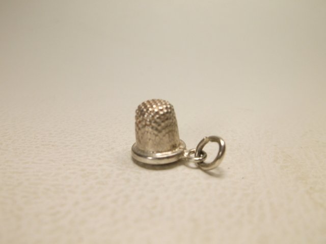 Antique Sterling Silver Sewing Thimble Charm: .