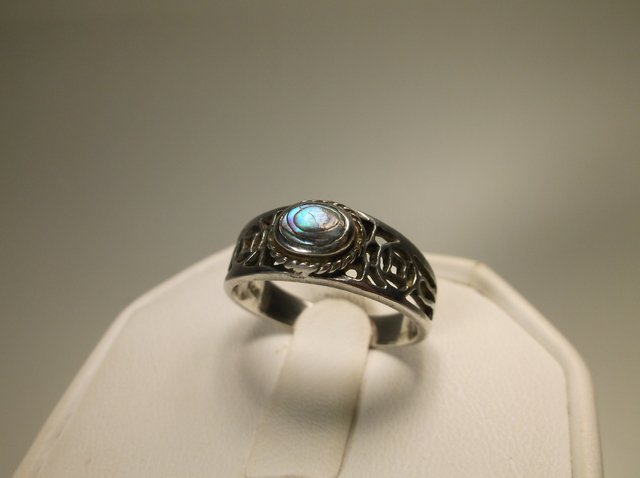 Beautiful Sterling Silver Abalone Ring 7.5: .