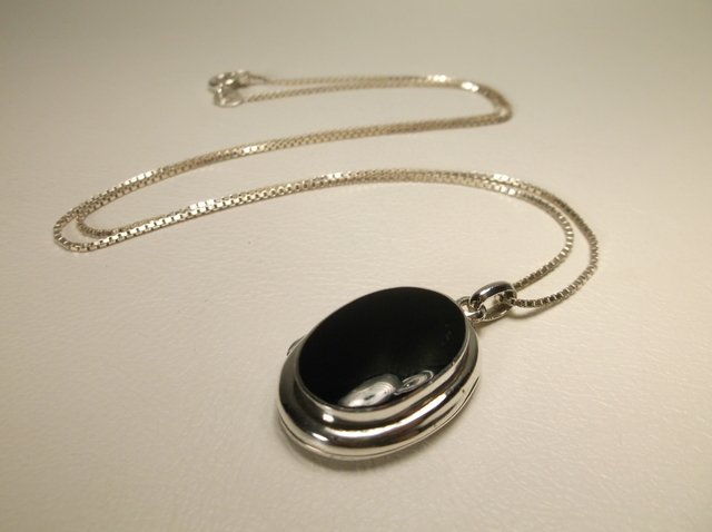Nice Sterling Silver Onyx Locket Necklace: .