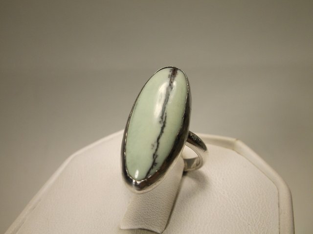 Gorgeous Sterling Silver Green Howlite Ring 5.5: .
