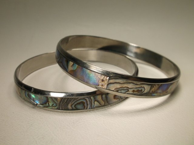 2 Nice Southwestern Abalone Bangle Bracelets: .