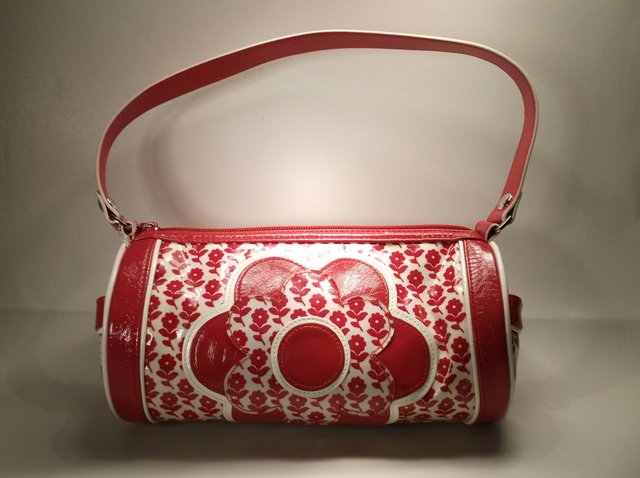 Gorgeous Vera Bradley Frill Handbag Purse: .