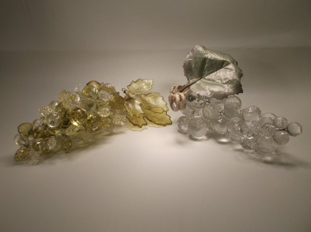 Beautiful Vintage Grape Clusters Table Centerpiece (1 of 2)