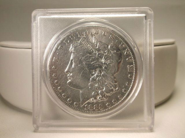 1885 O US Silver Morgan Dollar (1 of 2)