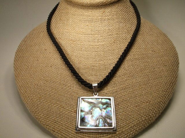 Beautiful Sterling Silver Abalone Necklace: .