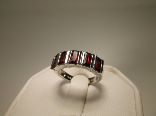Beautiful Sterling Silver Garnet Ring 7 (1 of 1)