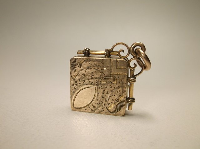 Stunning Ant 12kt GF Art Nouvea Locket Pendant: very ornate, very intricate